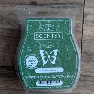 Scentsy Fall Into Love Scent Bar - Forest Green